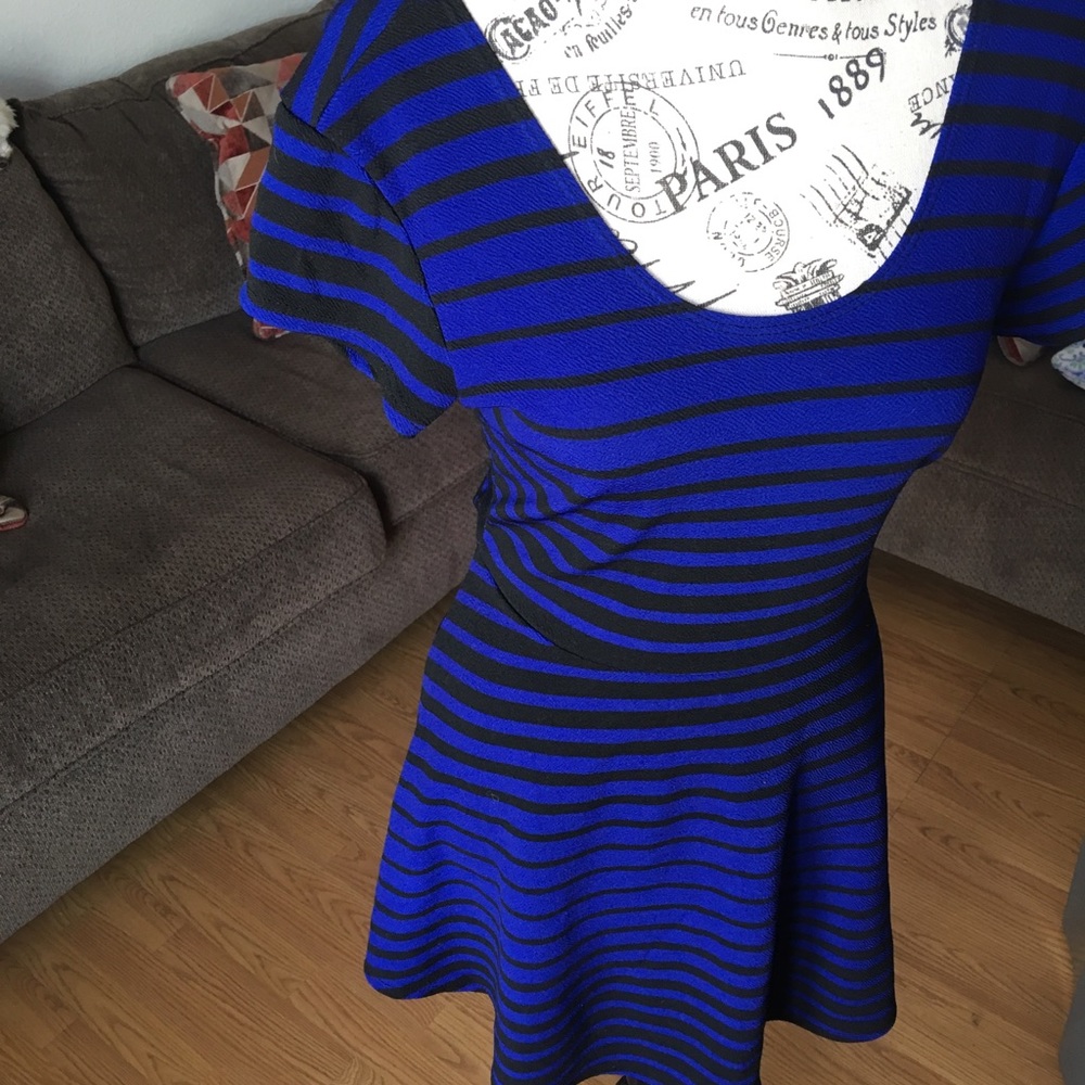 Dress/Medium - Picture 3 of 3